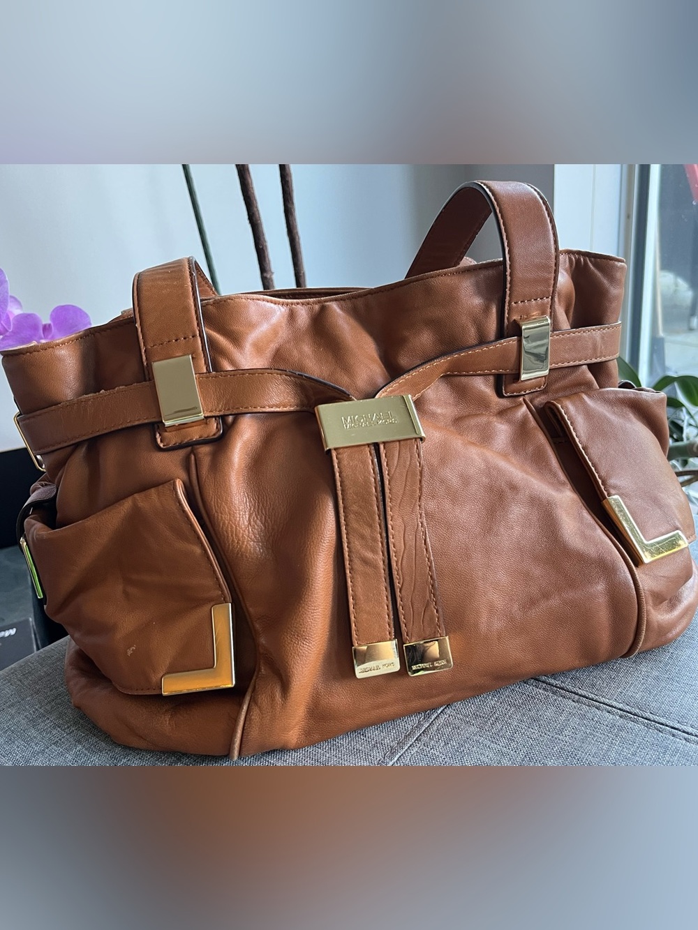 Cognac tan brown leather shoulder bag gold hardware